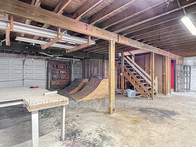 Building Photo - 13918 Raie Ave