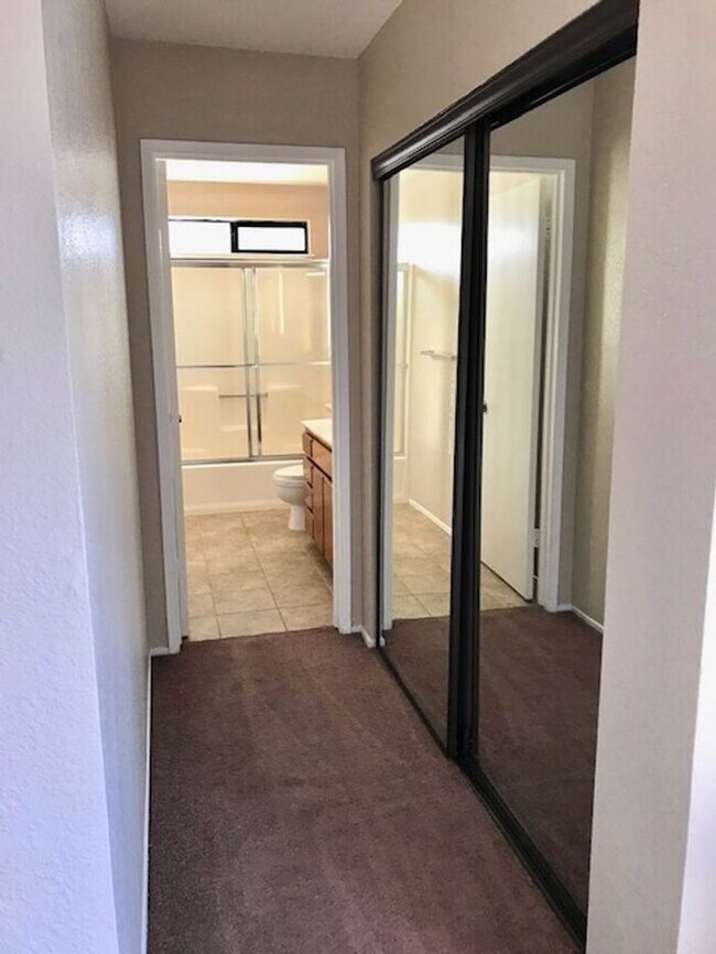 Building Photo - Great 2 bed 2 bath Condo in Hercules -- AV...