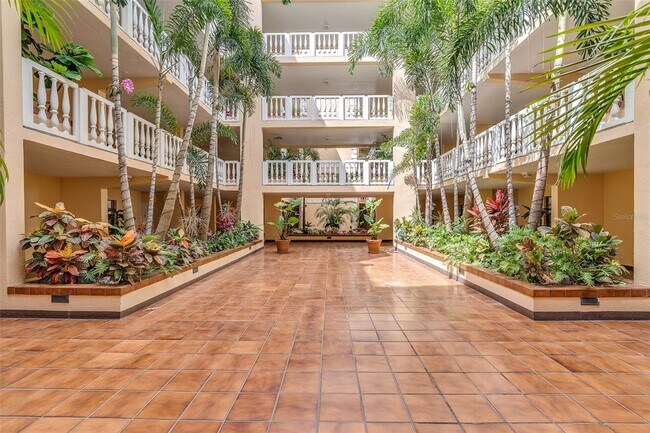 Building Photo - 6500 Sunset Way