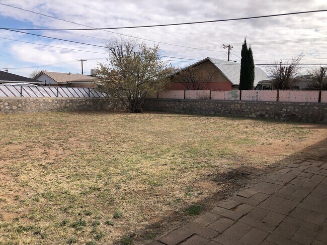 Building Photo - 5731 Middlesboro Ave