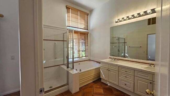 Building Photo - 5365 Caminito Exquisito