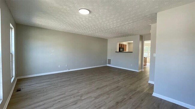Building Photo - 1708 Redan E