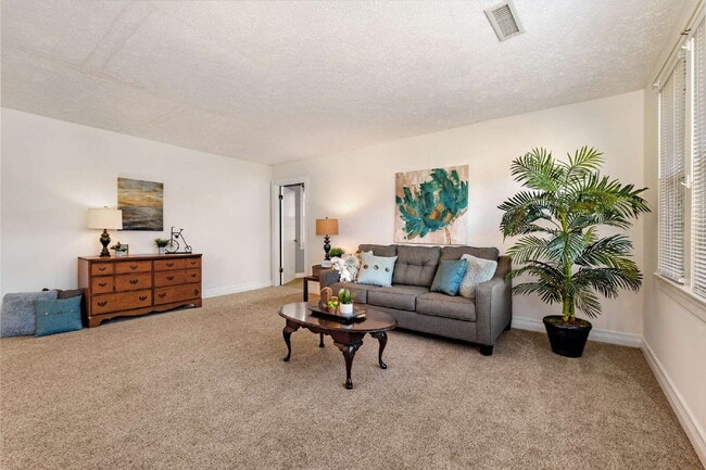 Building Photo - "Charming 3-Bedroom Haven with Spacious 2200 Sq Ft Layout in Lascassas, TN!"