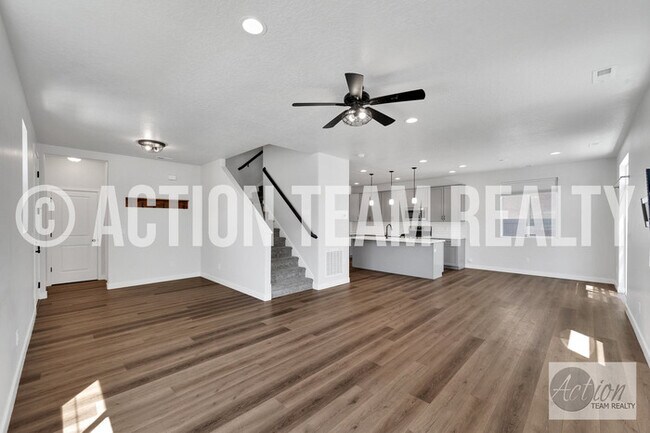 Building Photo - Single Family Home in Syracuse!