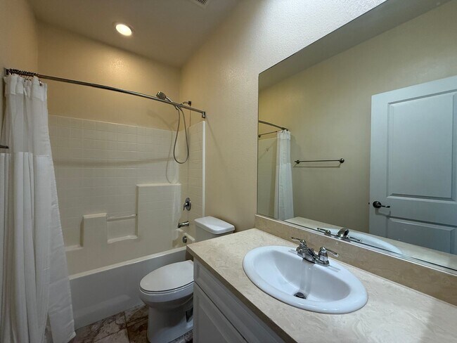 Building Photo - Great 3B/2.5BA House in Gated San Elijo Hills Community!