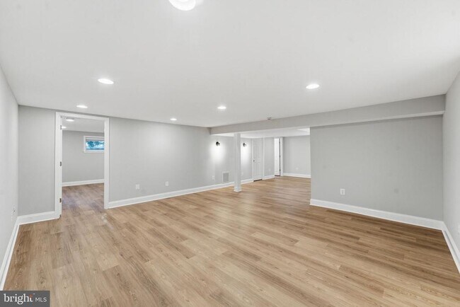 Building Photo - 3376 N Buchanan St