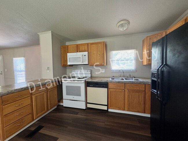 Building Photo - Nice & Clean Mobile Home for Lease!