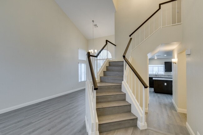 Building Photo - Beautiful 4-bedroom, 2.5-bath home in the highly desirable Green Valley/Henderson area!
