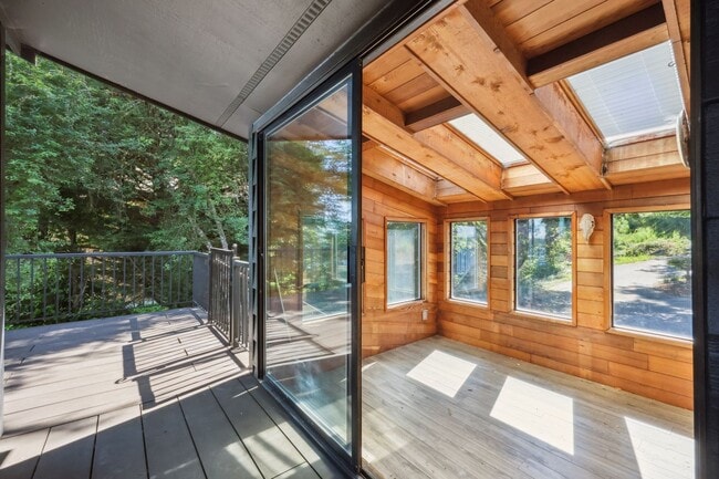 Building Photo - Stunning 3,146 Sq. Ft. Olympia Waterfront ...
