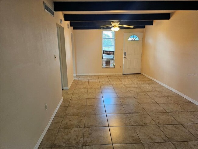 Building Photo - 915 Club Cir