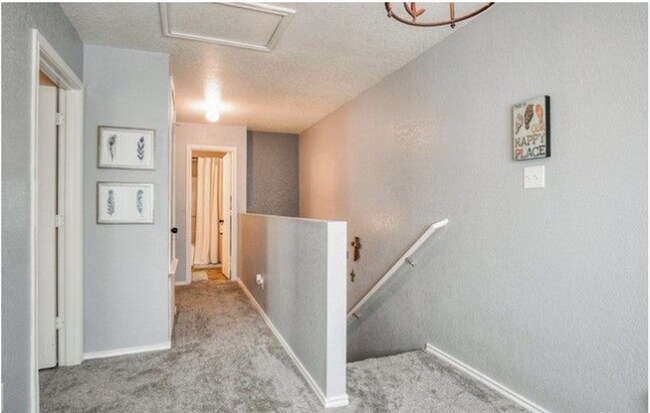 Building Photo - 3 Bed  1/2  Bath  with Large Yard