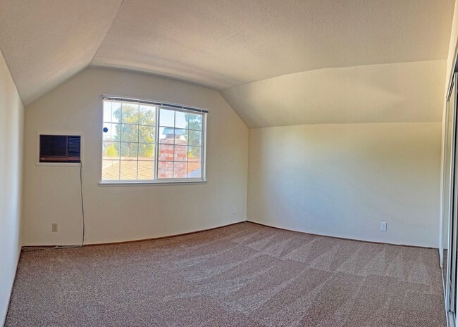 Building Photo - Beautiful Updated Home!