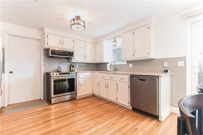 Building Photo - 25 Stony Brook Dr