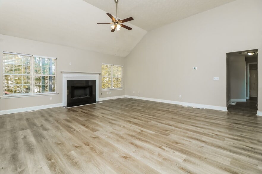 Building Photo - 3722 Auger Trail