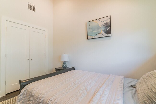 Building Photo - TX-AUS-113DEN