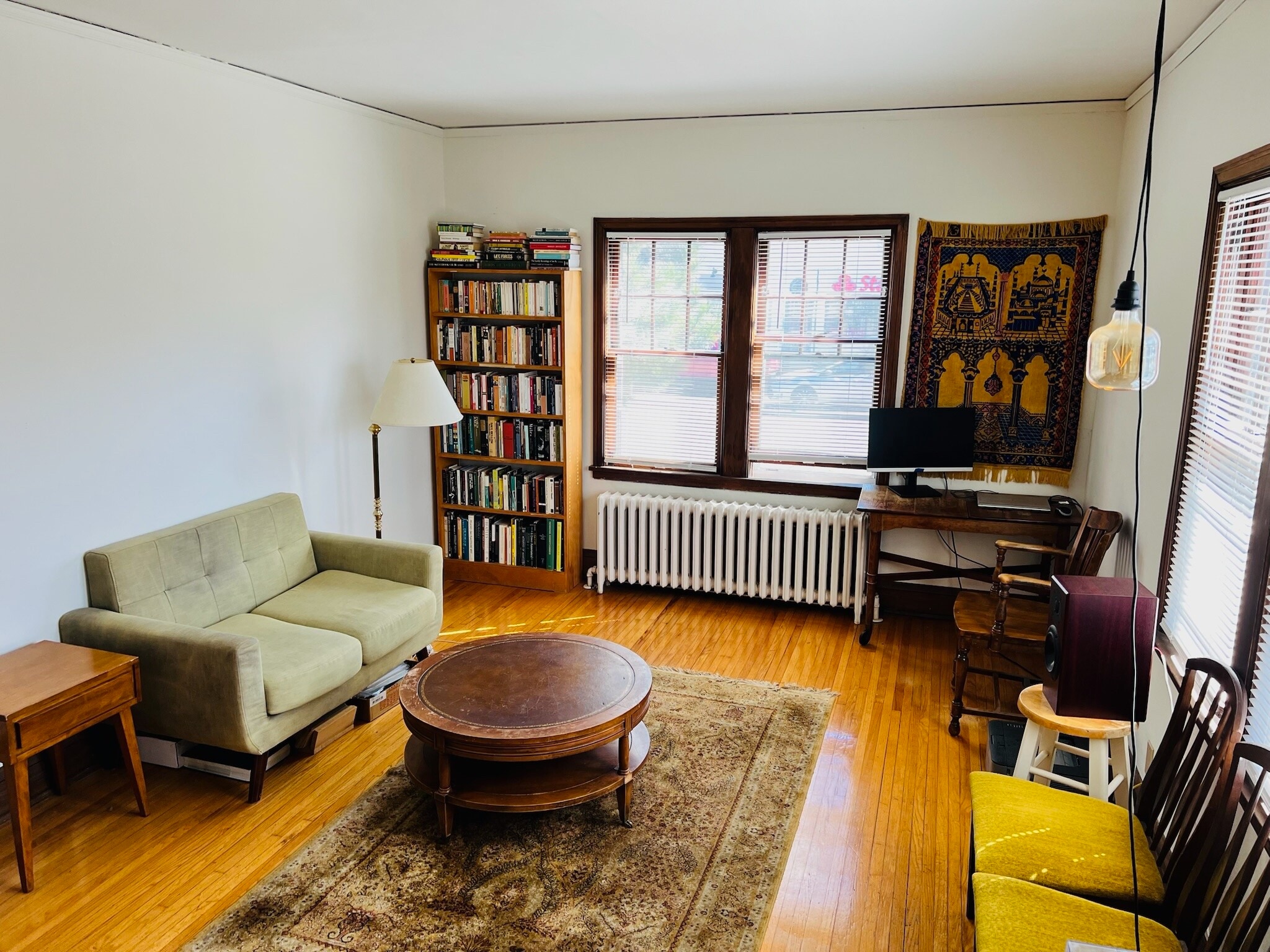 Large, light filled living space - 3956 42nd Ave S