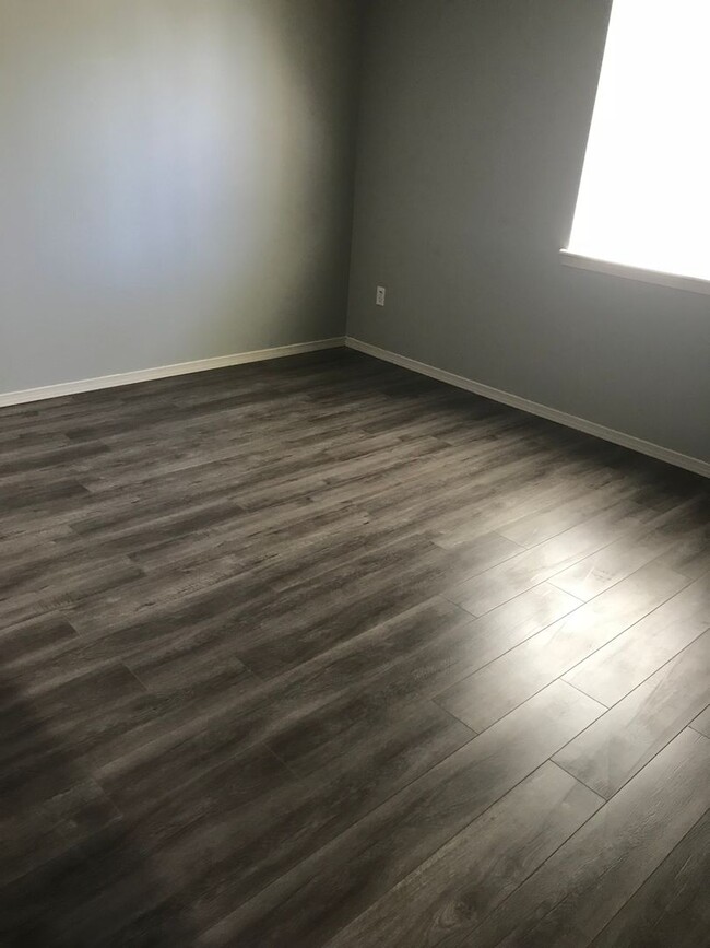Building Photo - Townhome in NW Redmond in Fairhaven Vista