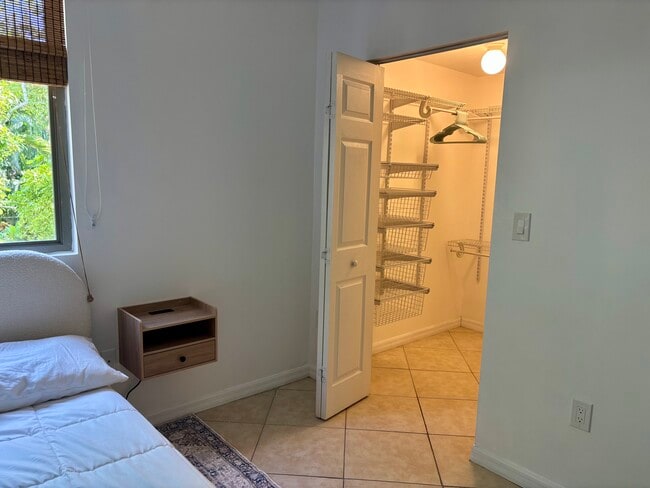 Building Photo - 2630 SW 28th St