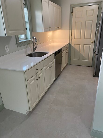 Kitchen - 6 Cormorant Pl