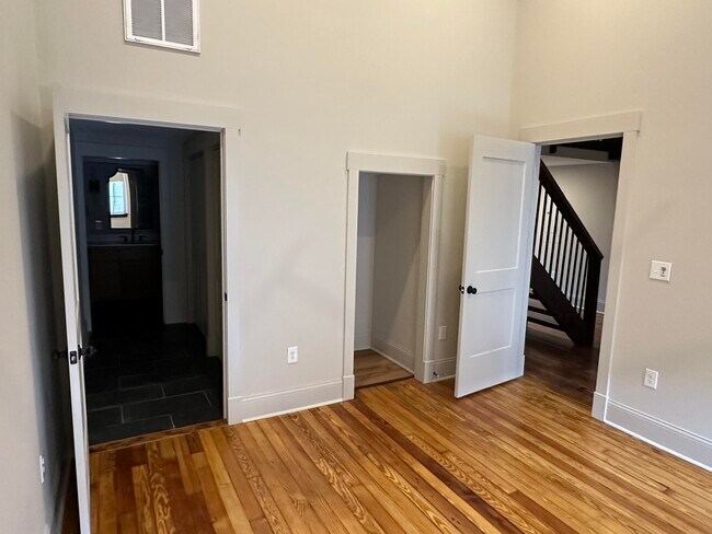 Building Photo - 307 W Main St