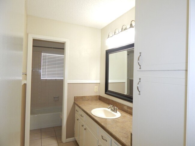 Building Photo - South Tyler, Beautiful 3 Bedroom, 2 Bath Home with RV Parking!