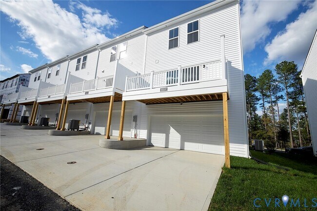 Building Photo - 15337 Sunray Wy