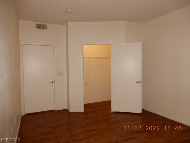 Building Photo - 5655 E Sahara Ave