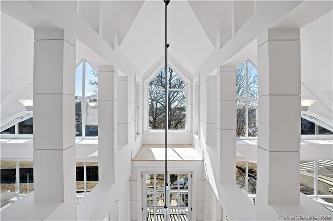 Building Photo - 2 Sachem Rd