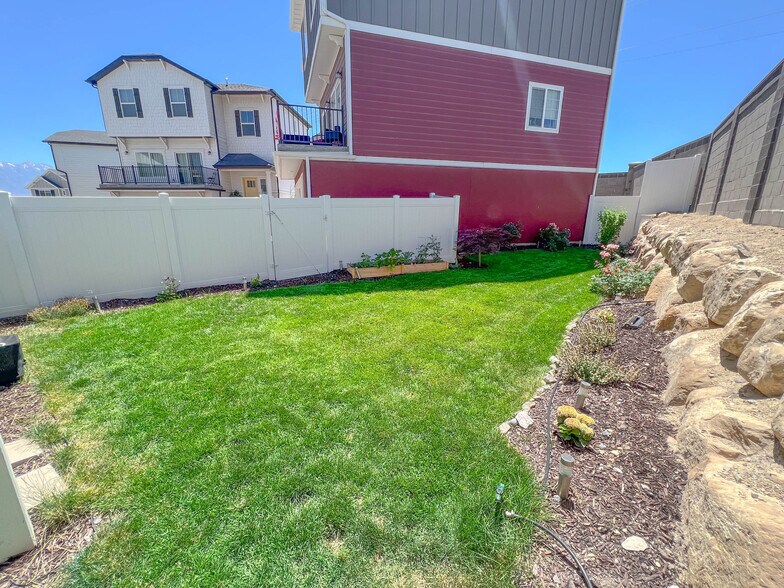 Building Photo - 4279 W Bromwell Ct