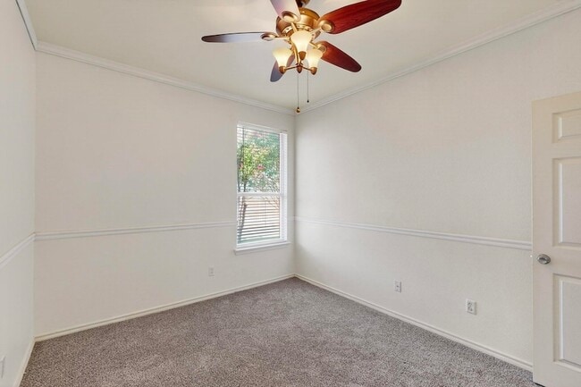 Building Photo - 165 Hirth Dr