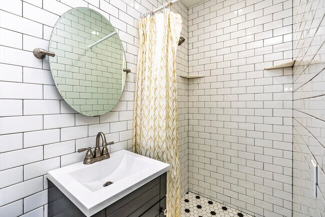 Building Photo - 2224 Harrodsburg Rd