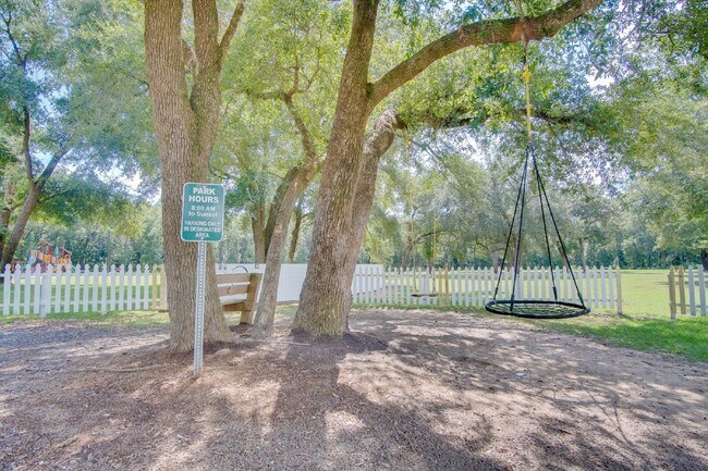 Building Photo - 4-Bed, 2-Bath Home in Woodlands Subdivision with Solar, Open-Concept Living, Modern Kitchen, Fenc...