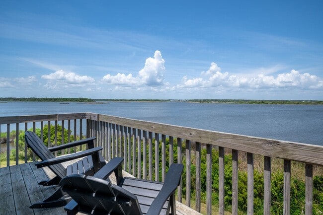 Building Photo - FURNISHED OFF-SEASON MONTHLY RENTAL