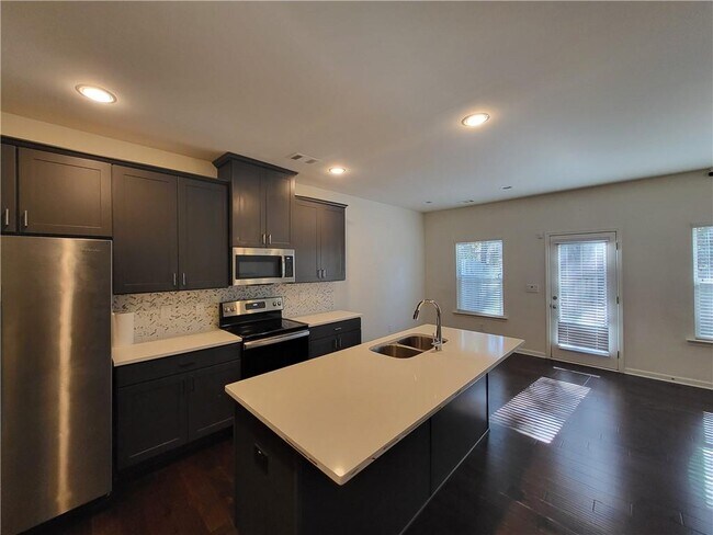 Building Photo - 5163 Madeline Pl