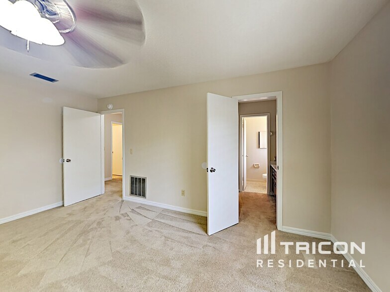 Building Photo - 2036 Pompano Pkwy