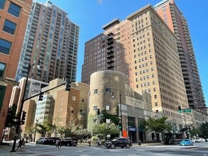 Building Photo - 40 E 9th St