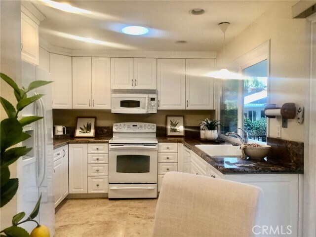 Building Photo - 3149 Via Vista