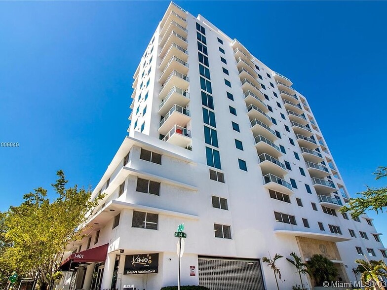 Building Photo - 1401 SW 22nd St