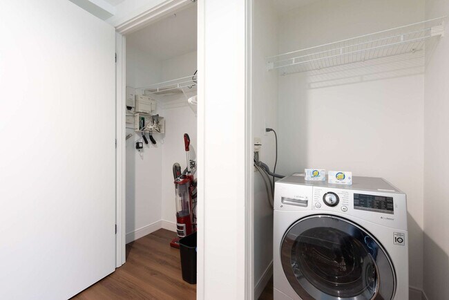 Building Photo - 350 Third Street-SI FL8-ID1050399P