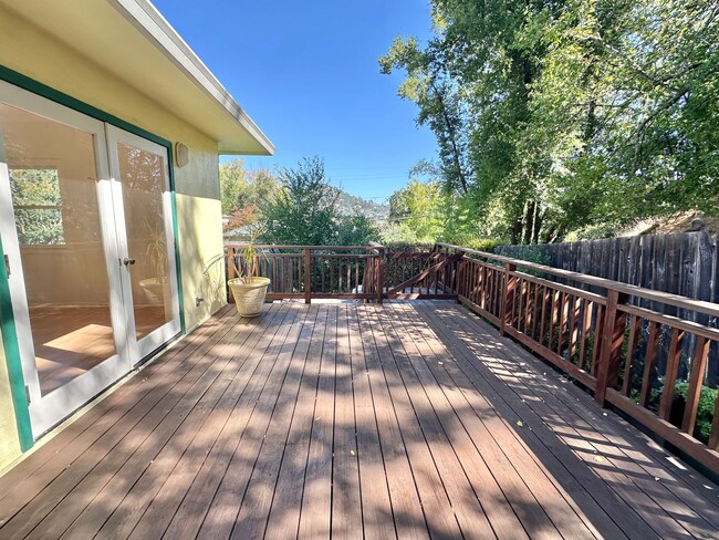 Building Photo - 9 Bungalow Ave