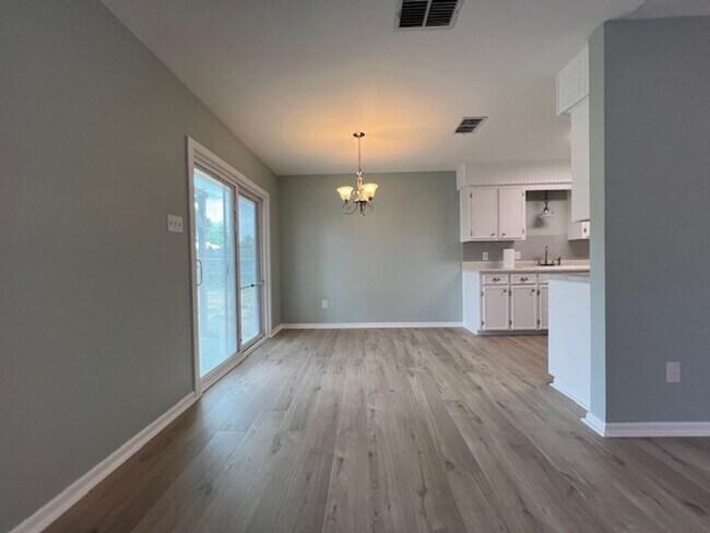 Building Photo - UPDATED HOME IN FLOUR BLUFF - OFFERING GRE...