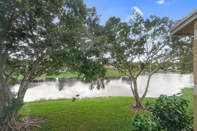 Building Photo - Beautiful Townhouse Pembroke Pines