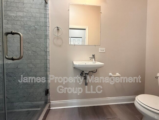 Building Photo - 2511 W Cortland St