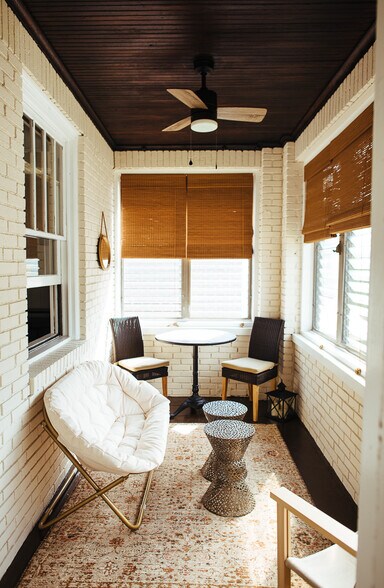 Furnished porch - 1170 Jancey St