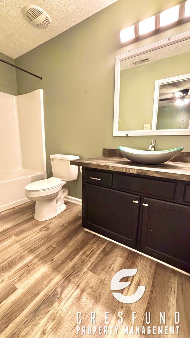 Building Photo - Beautifully Updated 3 Bedroom, 2 Bathroom ...