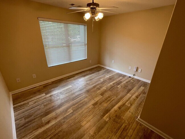 Building Photo - PRE-LEASING FOR AUGUST 2026! LIMITED TIME ...