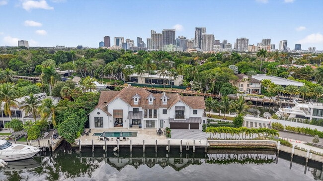 Building Photo - 400 Mola Ave