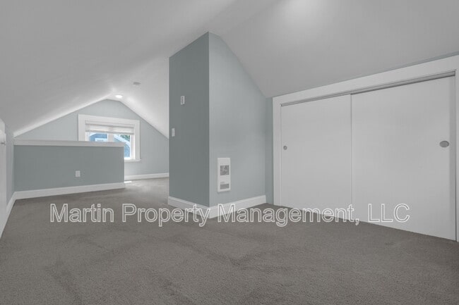 Building Photo - 184 William St