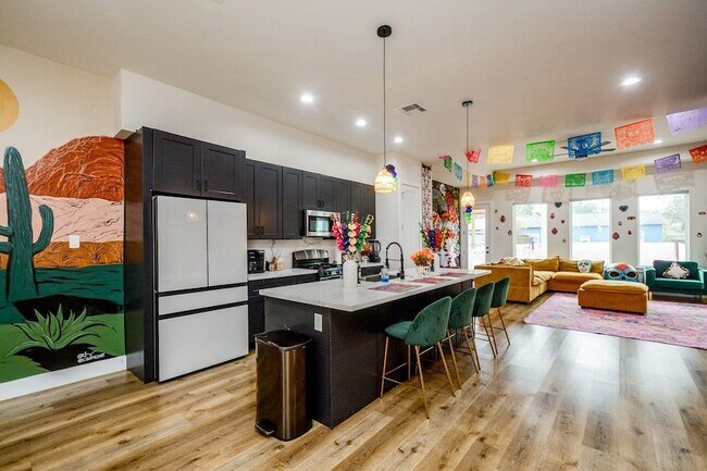 Building Photo - 1504 Evelyn St