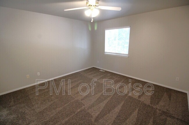 Building Photo - 5801 N Cobbler Ln